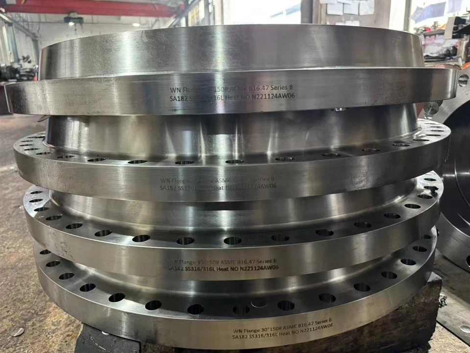 ASME B16.47 シリーズ B WNRF フランジ – ステンレス鋼 316/316L クラス 150